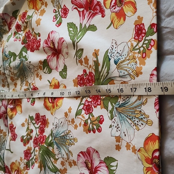 Rafaella Mini Skirt White, Red & Green Floral Print Tropical Sateen Size 12 NWT - Picture 11 of 12
